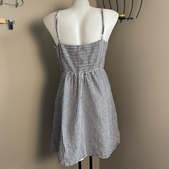 Old Navy Sleeveless High Neck Striped Summer Dress M Beach Boardwalk Festival - Picture 4 of 16